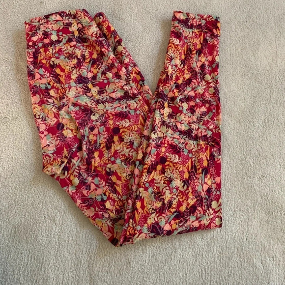 Like NEW LuLaRoe minor flora/leaves leggings, OS - Picture 12 of 14